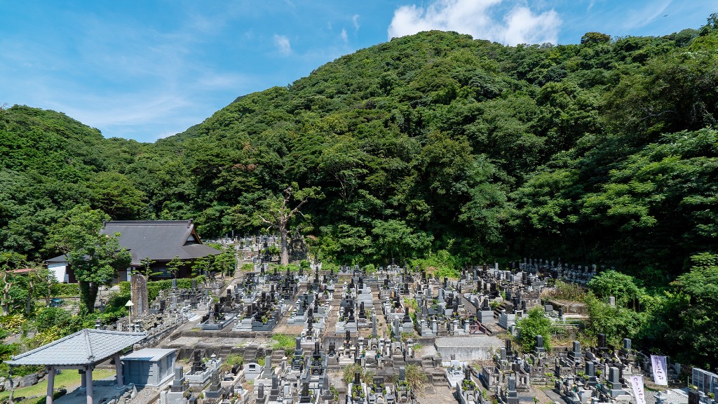 終活のためのお墓の準備や永代供養・樹木葬をお考えなら沼津市の『釣月寺』へご相談ください。